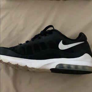 BLACK NIKE AIR MAX
